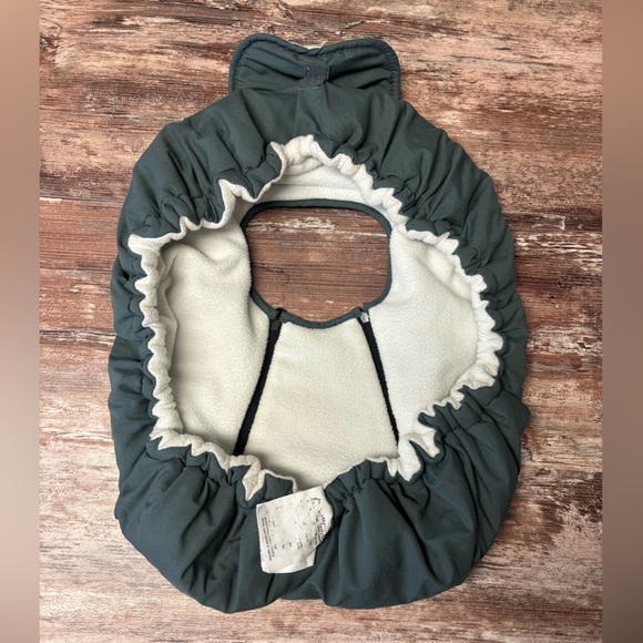 VGUC Cozy Cover Infant Carrier Cover for Winter - Picture 2 of 6